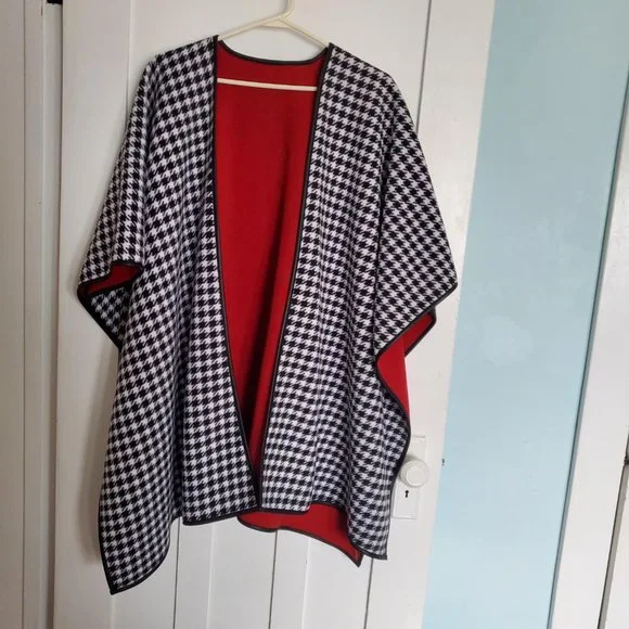 Reversable Cape - Picture 1 of 4